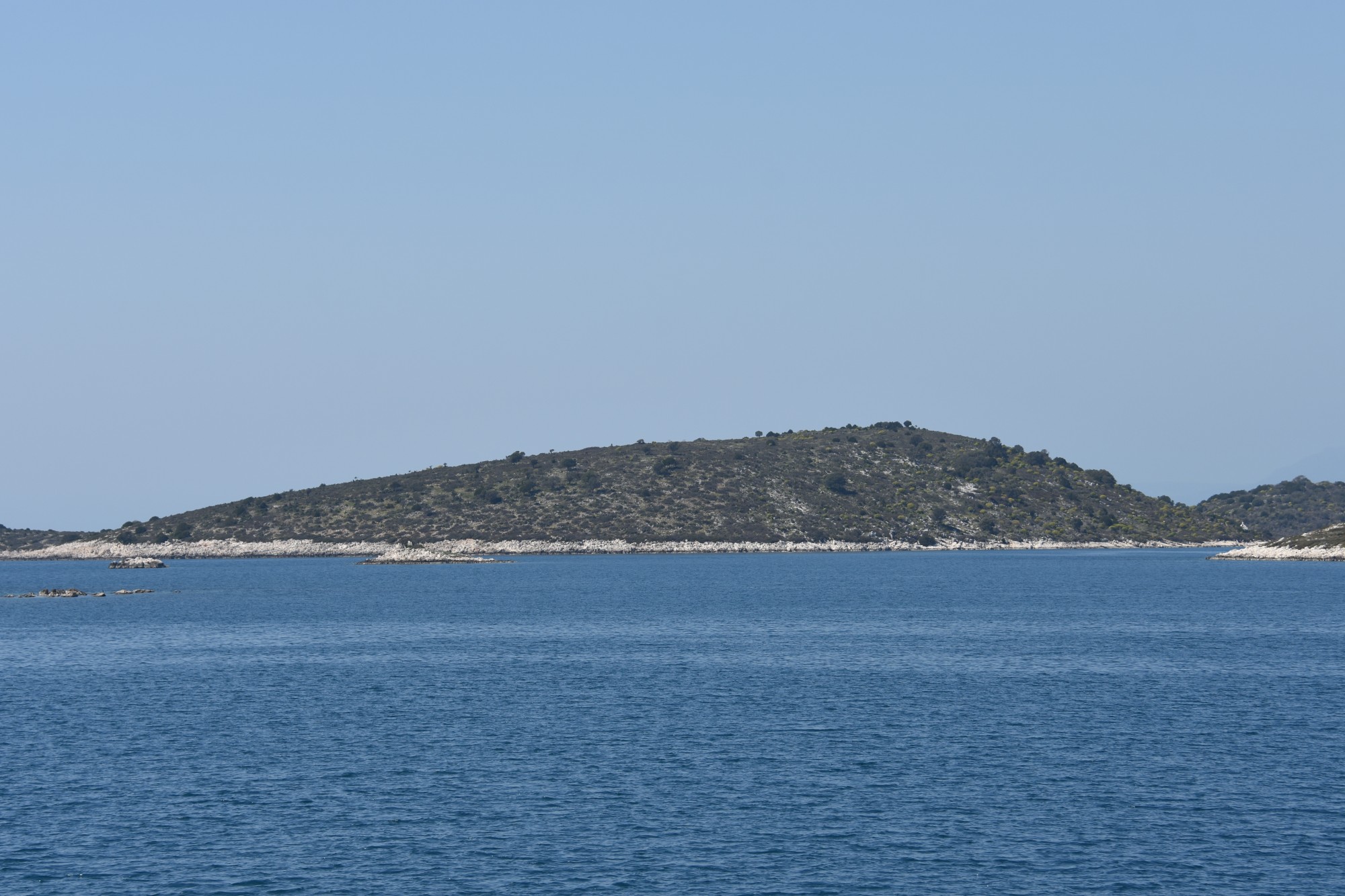 image presenting excursion Lamprino islet